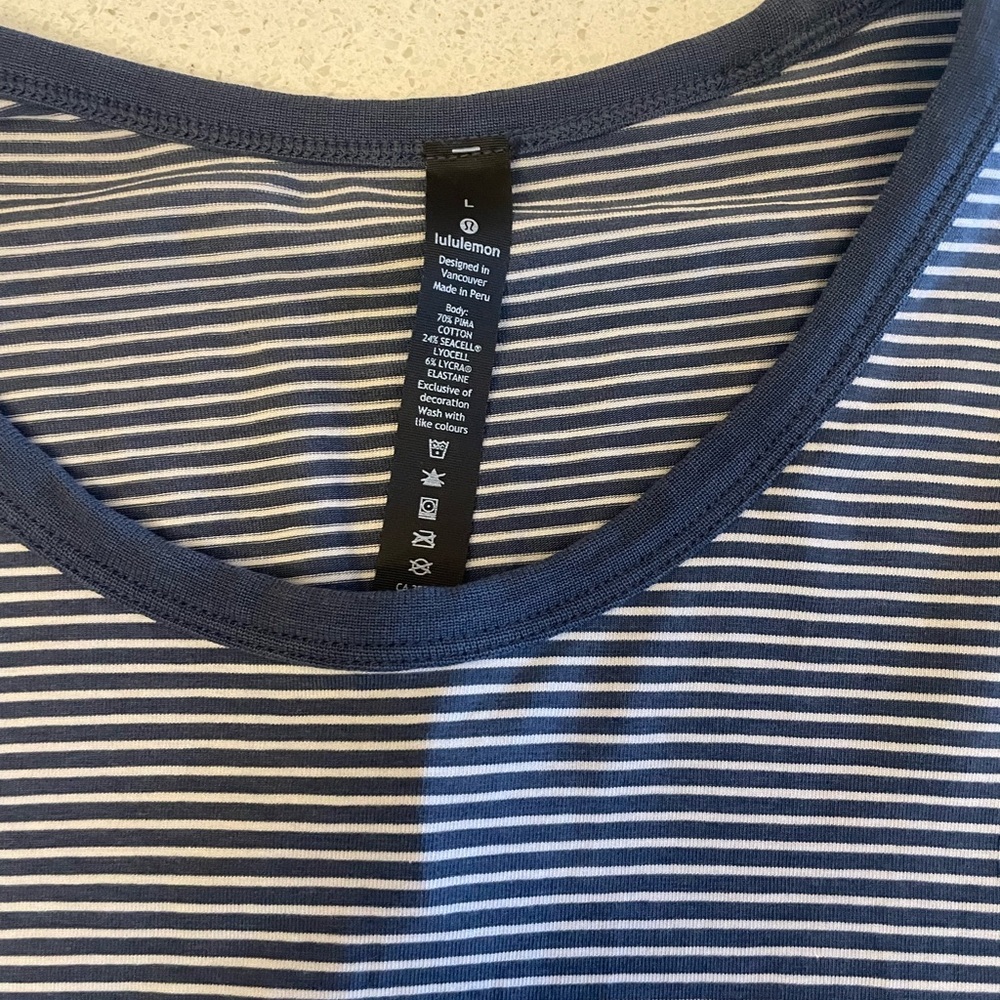 Lululemon long sleeve - Picture 2 of 4